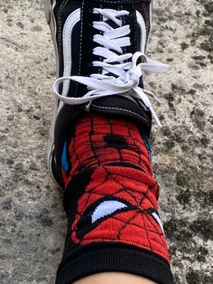 Spider Man Core, Spider Man Outfits, Spider Man Clothes, Spider Man Aesthetic, Best Sneakers For Men, Best Sandals For Men, Spiderman Girl, Spiderman Outfit, Spiderman Gifts