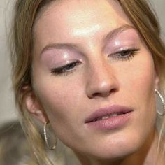 Luella Bartley, Dewy Makeup, Make Up Inspo, Gisele Bündchen, Eye Makeup Art, Glowy Makeup, Pink Makeup, Makeup Goals, 가을 패션