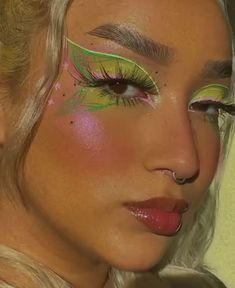 Outgoing Makeup Looks, Fairy Wings Makeup, Fae Aesthetic Makeup, Makeup Inspo Creative, Mekap Mata, Indie Makeup, Bright Makeup, Mode Tips, Swag Makeup