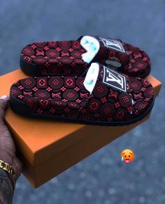 Nike Shoes Blue, Nike Shoes Girls, Nike Fashion Shoes, Jordan Shoes Girls, Jordan Shoes Retro, All Nike Shoes, Shoes Outfit Fashion, Cute Slippers, Dope Outfits For Guys