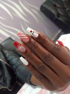 Medium Coffin Christmas Nails, Medium Length Nails Christmas, Christmas Nail Designs Medium Length, Christmas Full Set Nails, Black And Nails White, Xmas Nails Black, Winter Coffin Acrylic Nails, Merry Christmas Nails 2023