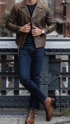 Mens Boots Fashion Outfits, Cool Jackets For Men, Dr Martens Outfit, Mens Fashion Casual Winter, Karl Urban, Hipster Man, Mens Boots Fashion, Leather Jacket Outfits