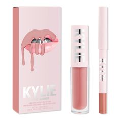 Matte Lip Kit Mini -  The Kylie Cosmetics best-selling Matte Lip Kit in the shade Kylie is now available in a mini size. Featuring a Kylie lip liner pencil and a liquid lipstick, this ready-to-go lip routine is perfect for creating a long-lasting, full coverage matte lip.    Benefits     Ultra-creamy formula glides smoothly on lips Offers long-lasting, 24-hour wear Provides a smudge-proof lip contour Pairs well with all lip textures: mattes, velvets, glosses, lip blushes     Features     Gluten Kylie Matte Lip Kit, Maquillage Kylie Jenner, Profumo Victoria Secret, Koko K, Looks Kylie Jenner, Kylie Jenner Lips, Kylie Lip Kit, Kylie Lips, Batons Matte