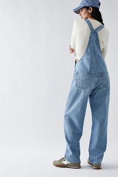 Western 90s Fashion, Fall Shortalls With Bib Front And Pockets, Fall Relaxed Fit Shortalls With Pockets, Dark Wash Relaxed Fit Shortalls With Pockets, Relaxed Fit Dark Wash Shortalls With Pockets, Dark Wash Wide Leg Overalls With Pockets, Wide Leg Dark Wash Overalls With Pockets, Everyday Bib Front Overalls With Pockets, Workwear Medium Wash Overalls With Pockets