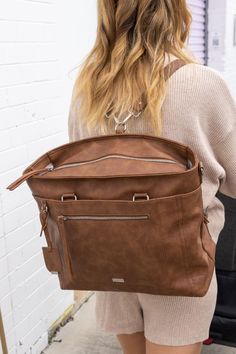 The stunning Billie can be worn 4-ways, and is the first completely versatile baby bag that can be easily converted from a tote to a backpack before you can even say ‘no way!’.