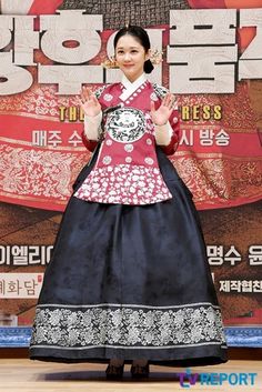 Korea Hanbok Traditional Clothes, Hanbok Traditional Princess, North Korea Traditional Dress, Gyeongbokgung Palace Hanbok, Red Hanbok Korean Traditional, Kpop Earrings, Kdrama, Women Wear, Street Style