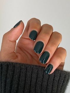 Winter Nail Colors, Christmas Nail Colors, Velvet Nails, Nail Colors Winter, End Of Winter, Gel Nail Colors, Winter Nail, Nail Polish Colors, Green Nails