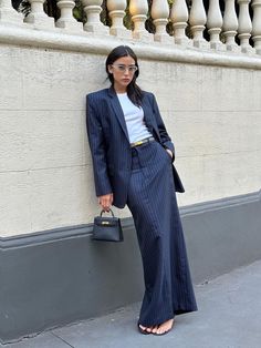 Navy Blue Hijab Outfit, Long Skirt Suits, Woman Suit, Vintage Suit, Casual Chique, Outfit Look, Fashion Mistakes