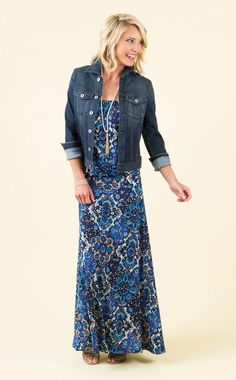 Medallion Tube Maxi | The #1 boutique for moms! $5 Flat Rate Shipping + FREE shipping on all orders over *$50. #Evereve Mode Over 50, 50th Clothes, 40 Fashion Women, Clothes For Women Over 50, Casual Chique, Fall Clothes, Women Over 50