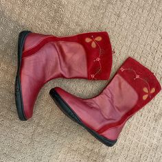 Red Leather Children’s Boots, Size 4. Never Been Worn But I Don’t Have The Box Or The Tags Twee Outfits, Conan Obrien, Funky Shoes, Room Stuff, Quirky Fashion, Dream Style, Glass Slipper, Shoes Brand, Dream Shoes