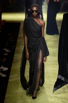 St. Laurent Fall 2023 PFW Vogue Runway Saint Laurent Fall 2023, Trend Council, Saint Laurent Fashion, Saint Laurent Dress, Feminine Wardrobe, Fall 2023, Fashion Show Collection, Kimonos, Classy Outfits