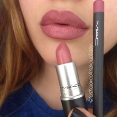 BeautyOutlet.co.uk - Kylie Jenner uses MAC soar lip liner with MAC brave lipstick. Mac Soar, Mac Brave, Matte Make Up, Makeup 101, Mac Lips, Lipstick Kit, Smink Inspiration, Beauty Make-up, Mac Makeup