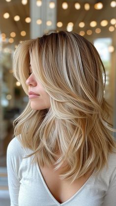 Kate Hudson Long Hair, Blonde Long Hair Cuts, Blonde For Red Skin Tones, Layered Blonde Hair Medium, Winter Hair For Blondes, Long Fine Hair Haircuts, Short Blonde Hair With Layers, Long Thick Hair Haircut, Warm Dimensional Blonde