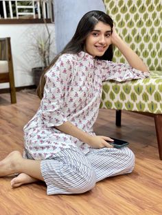 Rozaana Leisure Wear Party Wear Frocks, Simple Kurti Designs, Kurti Designs Latest, Desi Clothes, Traditional Indian Outfits, Diy Clothes Life Hacks, Boutique Dress Designs, Night Suit, Saree Dress