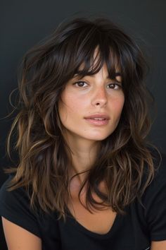 53+ Medium Length Wavy Hairstyles to Add Bounce to Your Locks Hair Inspo Color Mid Length, Medium Length Wavy Hairstyles, Wavy Mid Length Hair, Medium Length Hair Bangs, Parisian Hair, Shoulder Length Wavy Hair, Wavy Layered Hair, Jack Martin, Medium Length Wavy Hair