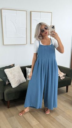 breezy spring summer jumpsuit / jumper. Would be so cute for maternity, too! Boho Summer Outfit, Dresses Crochet, Summer Jumpsuit, Teaching Outfits, Bohemian Soul, Boho Summer Outfits, Soul Shine, Woven Sandals, Print Box