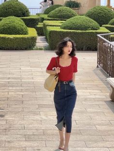 Korean Women Summer Fashion, Fran Drescher Inspired Outfits, Japanese Fall Fashion 2023, Tie Up Blouse Outfit, Vintage Woman Outfit, Women’s Vintage Fashion, Modest Theatrical Romantic, Light Feminine Fashion, Classy Style Black Women