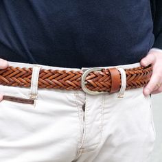 Unisex handmade braided belt in tan vegetable-tanned calf leather and metal buckle (nickel free) with a rounded shape: simple and elegant. Completely handmade in Italy with Italian materials and accessories.  Every single belt is custom made for you. In any case it is also possible to easily adjust it independently as the buckle is completely removable. Tan Leather Belt, Leather Craftsmen, Braided Leather Belt, Braided Belt, Brown Leather Belt, Black Leather Belt, Metal Accessories, Dark Brown Leather, Leather Belts