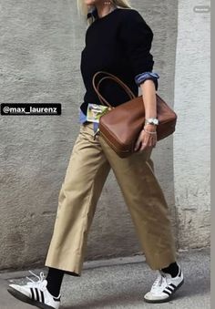 Modern Work Outfits Women, Simple Winter Outfits, The Sartorialist, Home Wear Women Casual, Casual Work Wear, Homewear Woman, How To Wear A Scarf, Funny Fashion, Fashion Fail