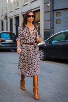 2018 Street Style, Drinks Outfits, Simple Work Outfits, Chic Work Outfit, Dressing Over 50, Work Outfit Inspiration, Midi Dress Chic, Nyc Street Style, Outfit Chic