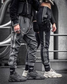 Yeezy 500 Outfit Mens, Yeezy 500 Outfit, Hip Hop Sweatpants, Yeezy Boost 500, Best Streetwear Brands, Mens Jogger Pants, Street Outfit