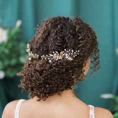 "Our Lianna bridal hair vine is the baby sister to our ARLEN hair vine.  This beautiful bridal headpiece is a bit more understated to the Arlen, but still packs a punch and is available as a single hair comb or a set of 2 to create a wrap around look!  This floral hair comb has sprigs and twigs of round glass pearls and hand set chaton crystals.  All of the sprigs are completely mouldable (gently) so it can be woven through your hairstyle. The perfect wedding hair vine for the romantic bride. It Pearl Curly Hairstyles, Vine With Flowers, Afro Wedding Hairstyles, Wedding Hairdos, Curly Bridal Hair, Natural Hair Wedding, Pearl Hair Pin Wedding, Pearl Wedding Hair, Wedding Hair Pin