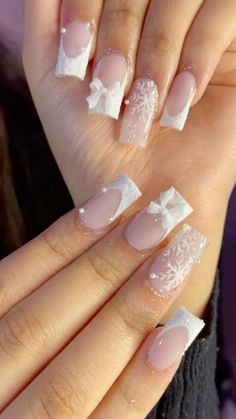 Winter Birthday Nails Acrylic Short, Ombre Xmas Nails, Winter Fake Nails, Blue And White Xmas Nails, Winter Christmas Nails 2024, Christmas Nail Square, Christmas Nails White French Tip, Square Christmas Nails Acrylic, Square Nails Ideas Christmas