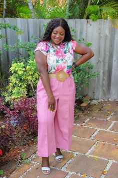 So these might not be quite as bright as hot pink work pants, but they are close! This floral office outfit is perfect for spring and summer. I love the feminine details in the outfit and it is very comfy. Pink Work Pants Outfit, Pink Work Pants, Work Pants Outfit, Pants Outfit Work, Floral Office