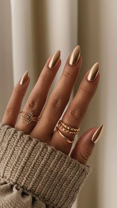 #fallnails #autumnnails #nailinspo #nailtrends #seasonalnails #cozynails #fallvibes #nailart #pumpkinspice #sweaternails Bridesmaid Wedding Nails, Gel X Nails Round, Classy Chic Nails, 70 Nails, Gold Accent Nails, Chrome Nail Colors, Nails Art Ideas, Simple Fall Nails, Chrome Nails Designs