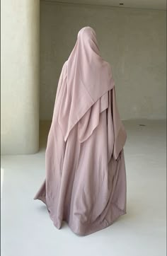 Pink Modest Outfits, Nia Amroun, Pink Abaya, Islamic Modest Fashion, Muslim Women Clothing, Abaya Ideas, Hijabista Fashion, Muslimah Outfit