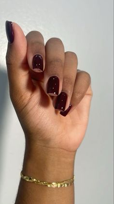 Dark Nails On Brown Skin, Burgundy Nails Square Short, Short Gel Nails On Dark Skin, Black Nail Polish On Dark Skin, Winter Nail Colors Black Women, Simple Nails Dark Skin, Winter Neutral Nails 2023, Gold Nails On Dark Skin, Elegant Nails Black Woman