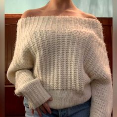 Off Shoulder White Sweater, Vision Boards Aesthetic, Vision Board Lifestyle, Y2k Jewellery, Off The Shoulder Sweater, Autumn Fits, Looks Party, Off Shoulder Sweater, Fall Fits