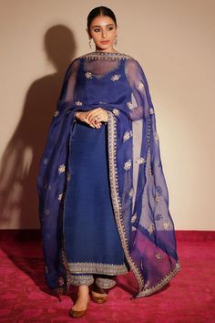 make your look stunning 🥰 Cobalt Outfit, Indian Outfits Lehenga, Salwar Kamiz, Indian Dresses Traditional, Traditional Indian Outfits, Trendy Dress Outfits, Kurti Designs Party Wear