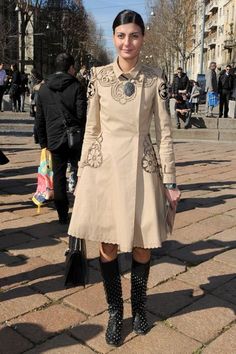 Blazer Blouse, Street Style Fall, Keds Sneakers, Milan Fashion Week Street Style, Giovanna Battaglia, Jacket Suit, Dolce Gabbana Dress, Fashion Icons, Amazing Ideas