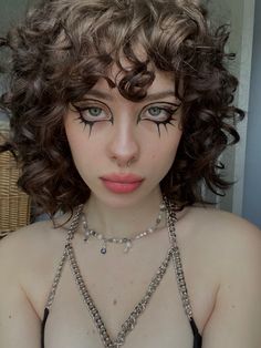 Heavy Eyeliner Makeup Grunge, Undereye Liner Makeup, Artistic Eyeliner Ideas, Graphic Liner Aesthetic, Punk Graphic Liner, Edgy Graphic Liner, Grunge Graphic Liner, Hooded Graphic Eyeliner, Graphic Makeup Eyeliner