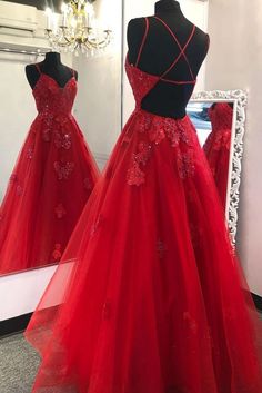 Couture Dior, Red Prom Dress Long, Red Lace Prom Dress, School Dance Dresses, Senior Prom Dresses, Stunning Prom Dresses, Lace Formal Dress, Prom Dress Inspiration, Cute Prom Dresses