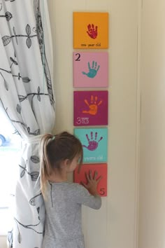 Diy Bebe, Hand Prints, Footprint Art, Baby Tips, Handprint Art, Baby Diy, Baby Memories, Baby Art, Ikea Hacks