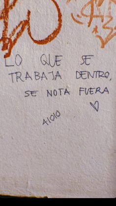 graffiti written on the side of a wall in spanish and english, along with other words