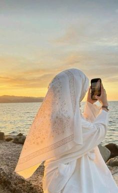 Hijab Girl Aesthetic, Hijabi Girl Aesthetic, Aesthetic Muslim Outfits, Islamic Modest Fashion, Muslim Aesthetic, Muka Lelaki, Fesyen Islam, Muslimah Photography