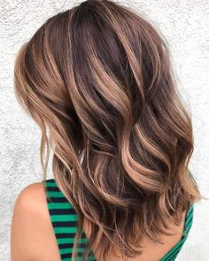 Auburn Hairstyles, Wavy Hairstyles Medium, Gorgeous Hair Color, Short Hair Balayage, Fall Hair Color, Shoulder Length Hair, Hair Color Trends, Stylish Hair, Medium Length Hair Cuts