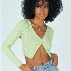 Size S/M - Brand New, Never Worn! I Ordered This Awhile Ago & Never Wore Because It Was Too Cropped For Me (I’m 5’10 & 34d) New Crop Top, France Outfits, Green Princess, Neckline Slimmer, Cardigan Green, Perfect Cardigan, Cardigan Style, Solid Sweaters, Crop Top Casual