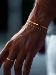 Mens Chain Bracelet, Minimal Accessories, Mens Gold Jewelry, Men Stylish Dress, Mens Gold Bracelets, Gold Bracelet Cuff, Minimalist Bracelet, Logo Tag, Mens Accessories Jewelry