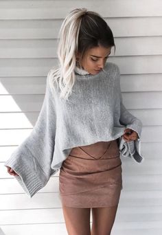 maneras-usar-tu-mini-falda-en-invierno-1 Sweater Tops Outfit, Going Out Winter Outfits, Winter Date Night Outfits, Skirt Diy, Edgy Chic, Pullover Outfit, Trending Fashion Outfits, French Chic, Famous Fashion