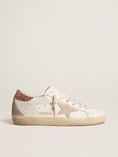 Super-Star with a suede star and peach-pink glitter heel tab | Golden Goose Pink Glitter Heels, Shoes Golden Goose, Expensive Shoes, Amal Clooney, Glitter Heels, Golden Goose Sneakers, Star Shoes, Swag Shoes, Super Star