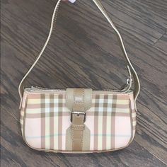 Euc Burberry Pink Novacheck Handbag Authentic Burberry London Used A Few Times, Minimal Signs Of Wear On Bottom/ Sides (See Photos For Detail) Handle, Zipper Clasps In Perfect Function. Designer Pink Satchel Baguette Bag, Vintage Burberry Bag, Burberry Pink, Dream Bags, Be Rich, Vintage Burberry, Burberry Handbags, Burberry London, Drop Dead