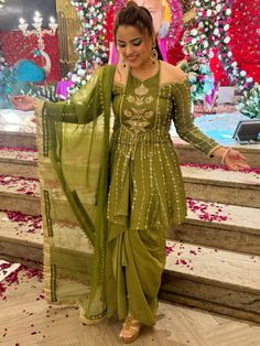 Western Style Kurti Design, Celebrity Dresses Indian, Satin Suit Designs Indian, Crepe Suits Designs, Dhoti Style Dresses For Wedding, Lohri Outfits, Mehndi Function Dress Outfit, Mehndi Dress Ideas, Mehndi Function Dress