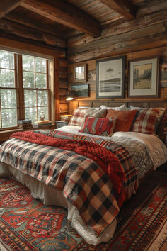 40 Western Bedroom Ideas to Bring Home the Cowboy Style Western Bedroom Ideas, Log Cabin Bedroom, Western Bedrooms, Country Style Bedroom, Log Cabin Interior, Western Bedroom, Cabin Bedroom, Cabin Interiors