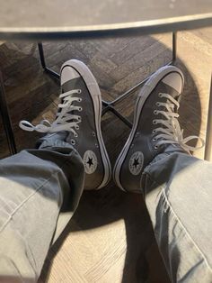 sage cargos and grey converse all star Grey Converse Outfit, Charcoal Converse, All Stars Outfit, Kira Yukimura, Gray Converse, Converse Aesthetic, Dream Shoe, Grey Converse, Shoe Nails