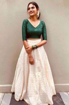 Traditional Dresses Kerala, Skirt And Top Ideas, Kerala Style Skirt And Top, Onam Dress Ideas, Skirt And Top Designs, Traditional Skirt And Top, Blouse And Skirt Outfit, White Skirt Outfit Ideas, Onam Outfits Ideas