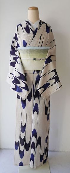 Kimono Ideas, Kimono Modern, Asian Clothes, Chinese Prints, Japanese Clothes, Kimono Yukata, Fit Board Workouts, Asian Outfits